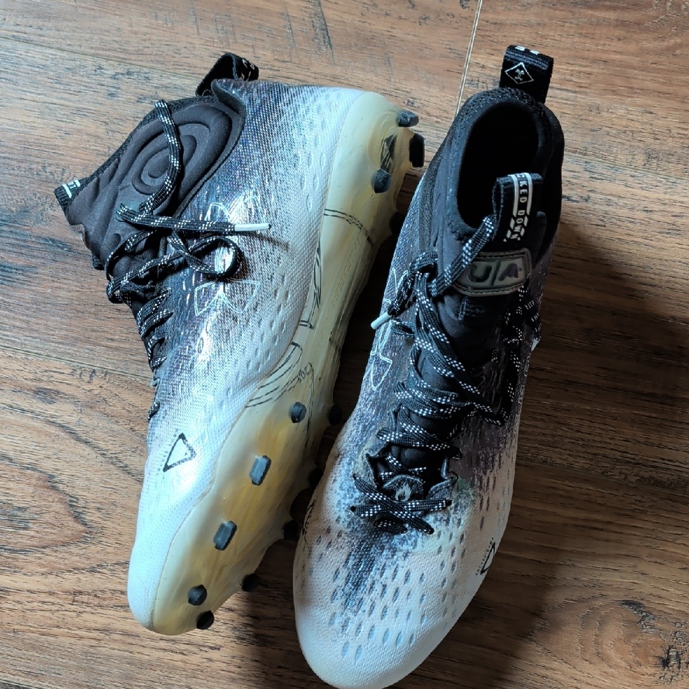 Under Armour Football Cleats, Size 12, Black & White, Ankle Support